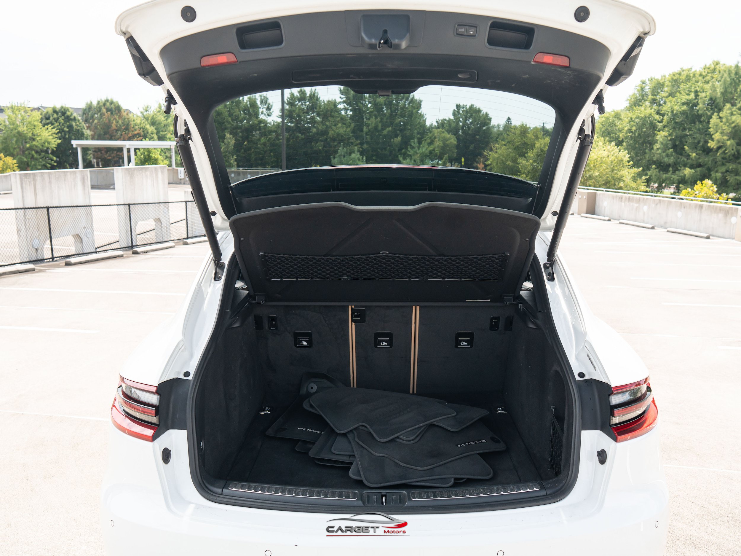 Used 2018 Porsche Macan AWD/4WD image 51