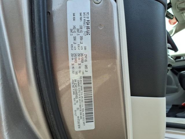 Used 2017 Chrysler Pacifica Limited FWD image 20