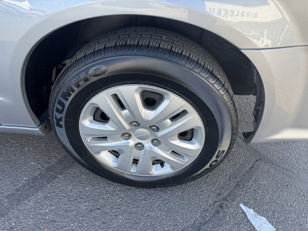 Used 2018 Dodge Grand Caravan SE w/ UConnect Hands-Free Group image 13