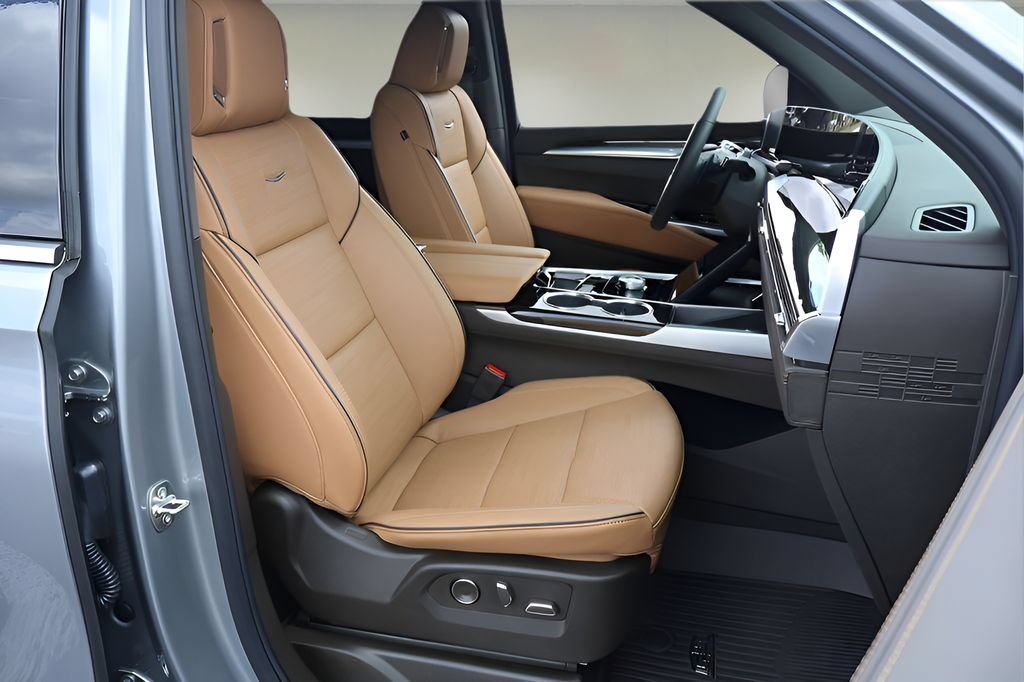 Certified 2026 Cadillac Escalade Luxury w/ LPO, Radiant Package AWD/4WD image 18