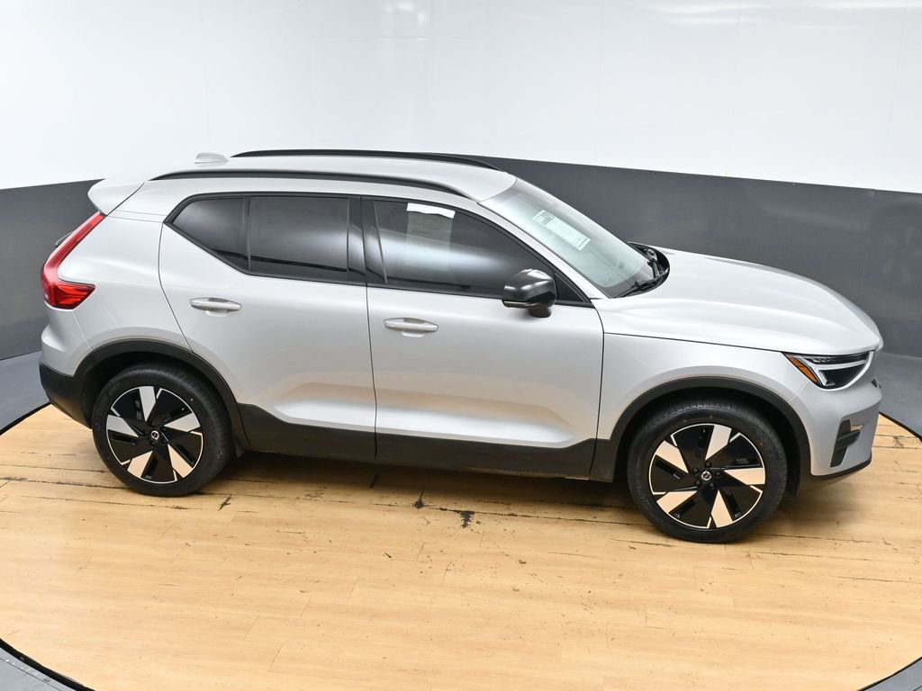 Used 2025 Volvo EX40 Core AWD/4WD image 39