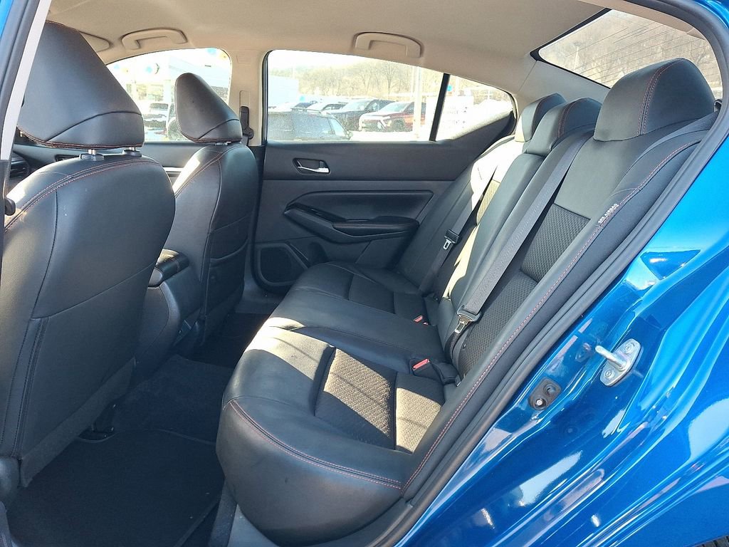 Used 2025 Nissan Altima 2.5 SR image 11