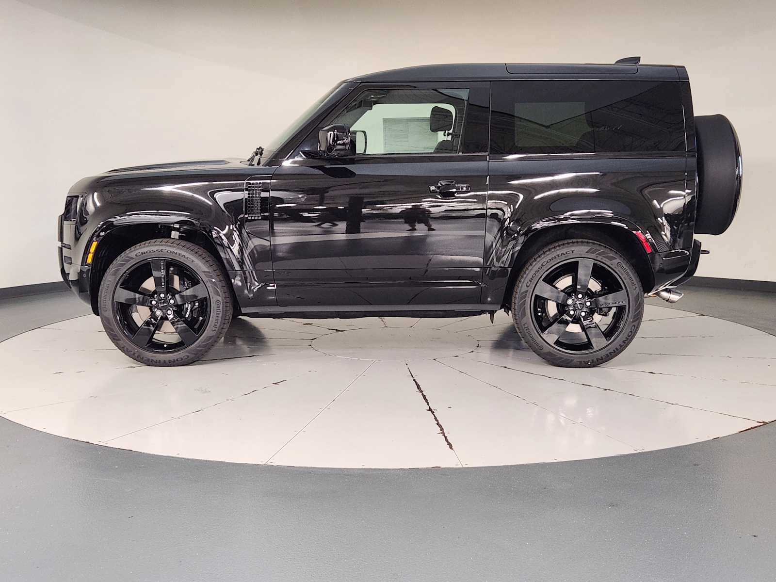 New 2026 Land Rover Defender 90 V8 AWD/4WD image 4