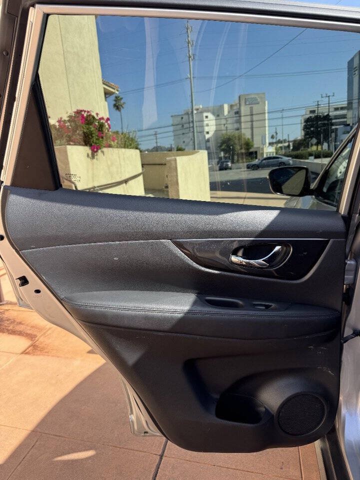 Used 2019 Nissan Rogue SV FWD image 9