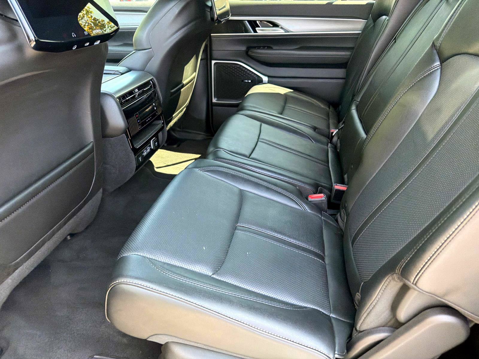 Used 2024 Jeep Wagoneer Series II AWD/4WD image 8