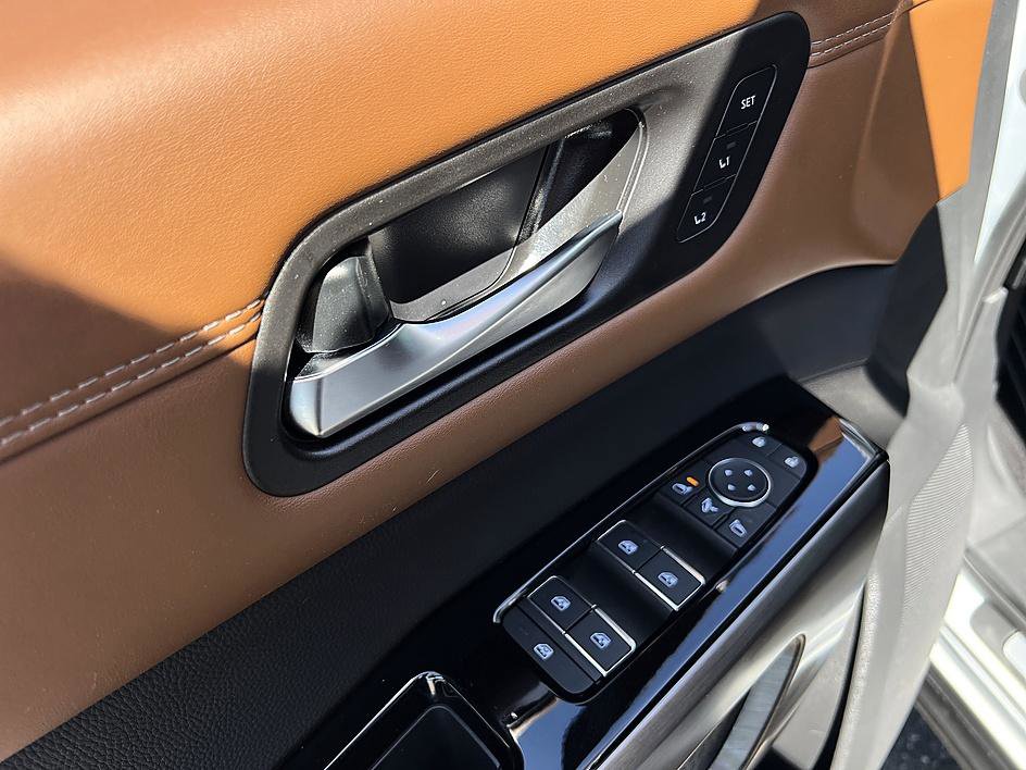 Certified 2025 Nissan Pathfinder Platinum w/ Cargo Package image 21