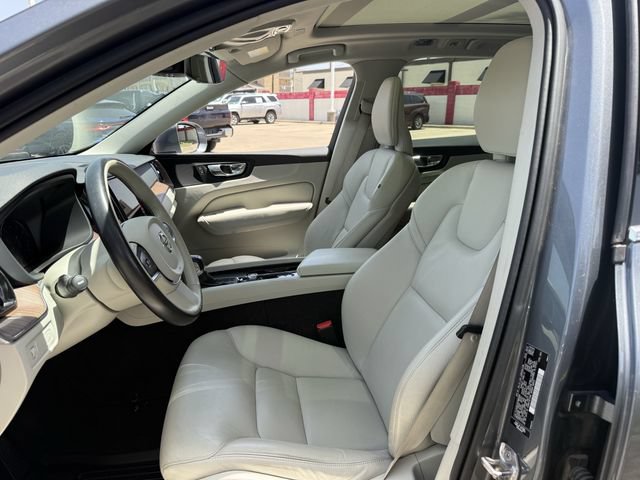Used 2021 Volvo XC60 T5 Momentum w/ Advanced Package AWD/4WD image 24