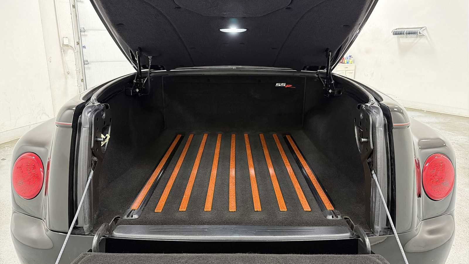 Used 2004 Chevrolet SSR w/ Preferred Equipment Group RWD image 26