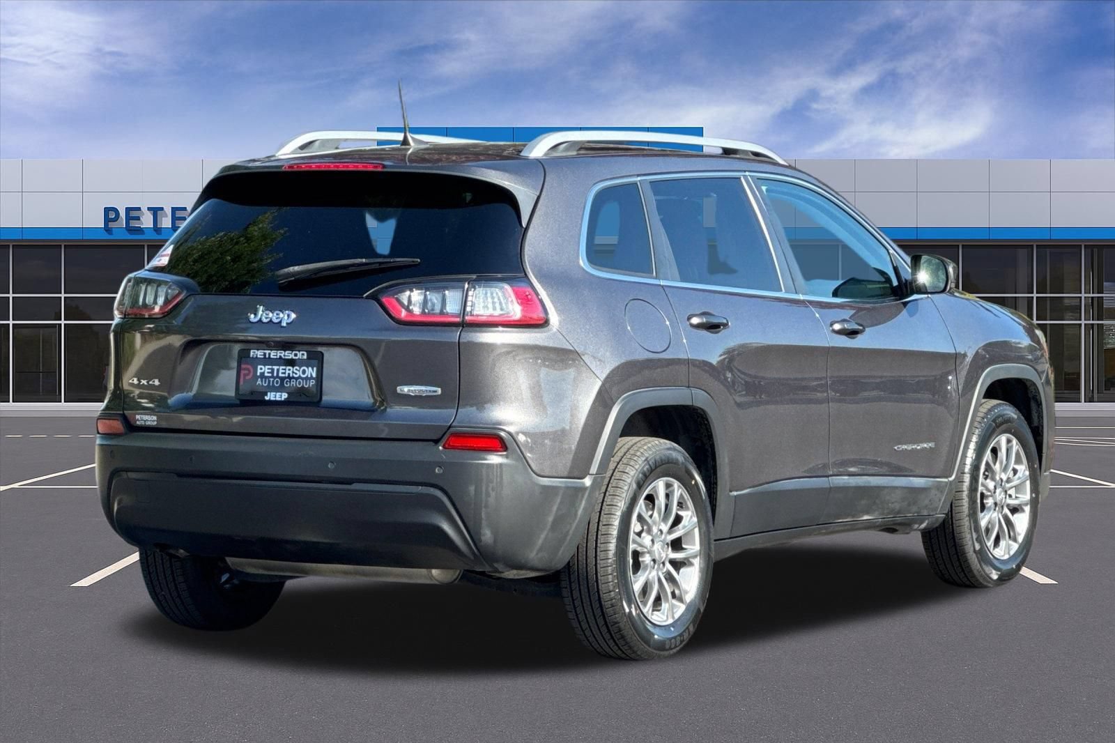 Used 2020 Jeep Cherokee Latitude Plus w/ Cold Weather Group AWD/4WD image 4