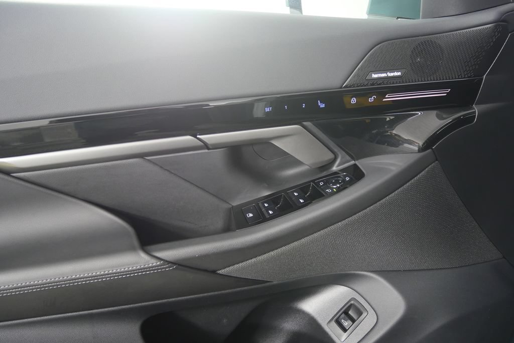 Used 2026 BMW 530i RWD image 8
