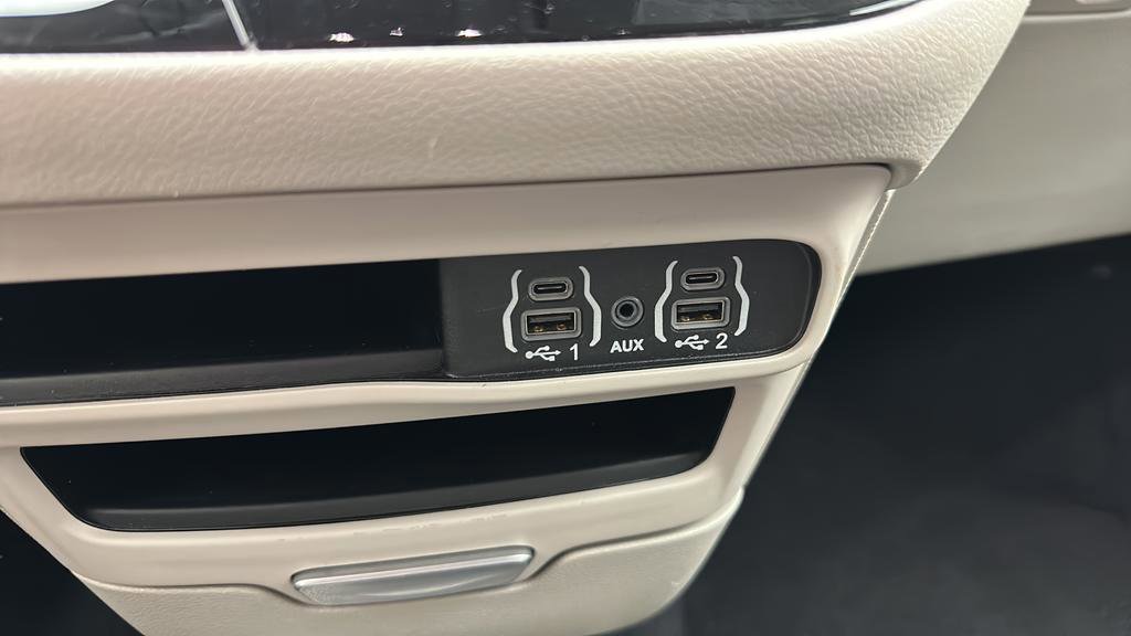 Used 2024 Chrysler Pacifica Touring-L FWD image 24