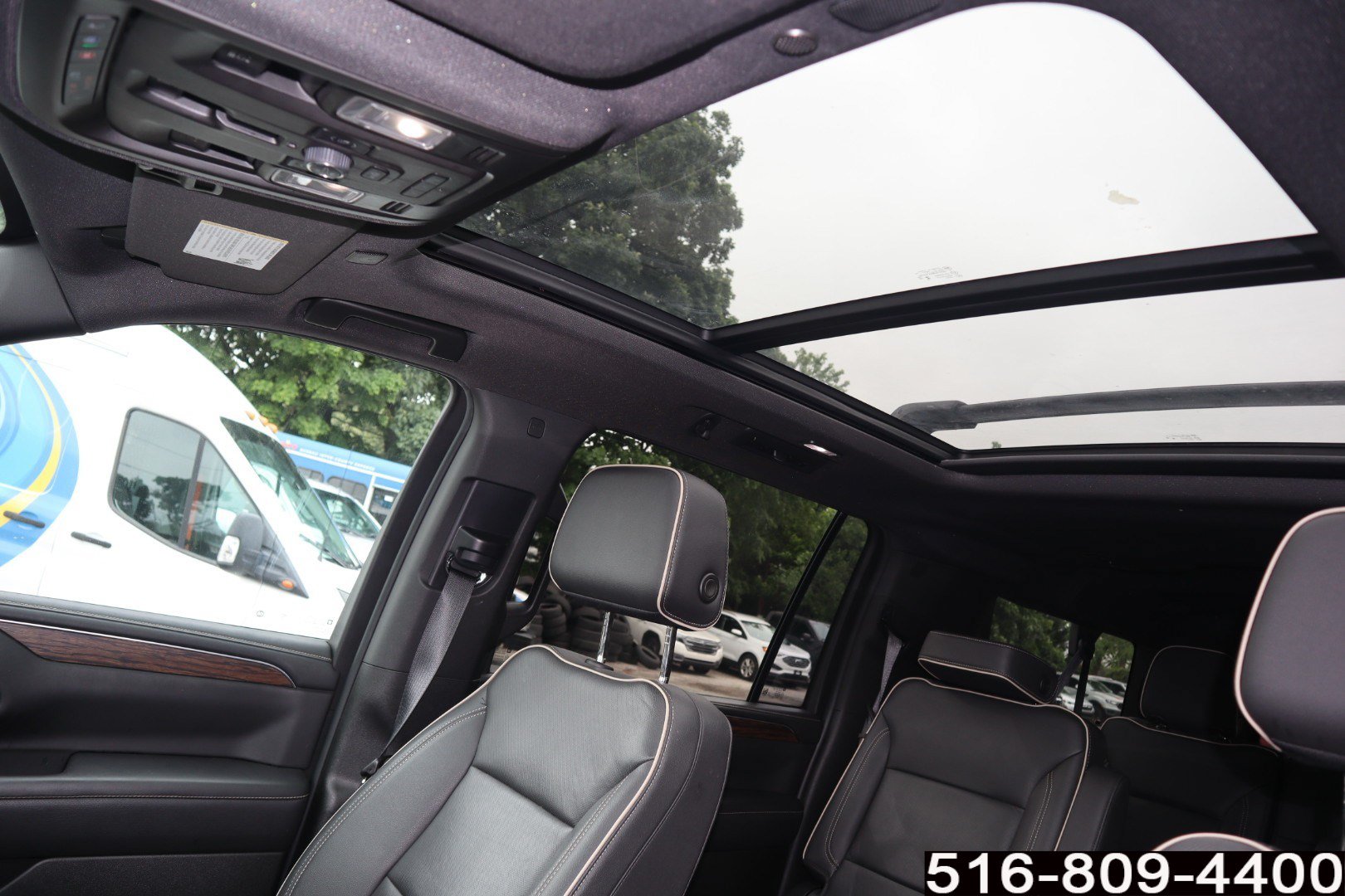 Used 2023 Chevrolet Suburban Premier AWD/4WD image 18