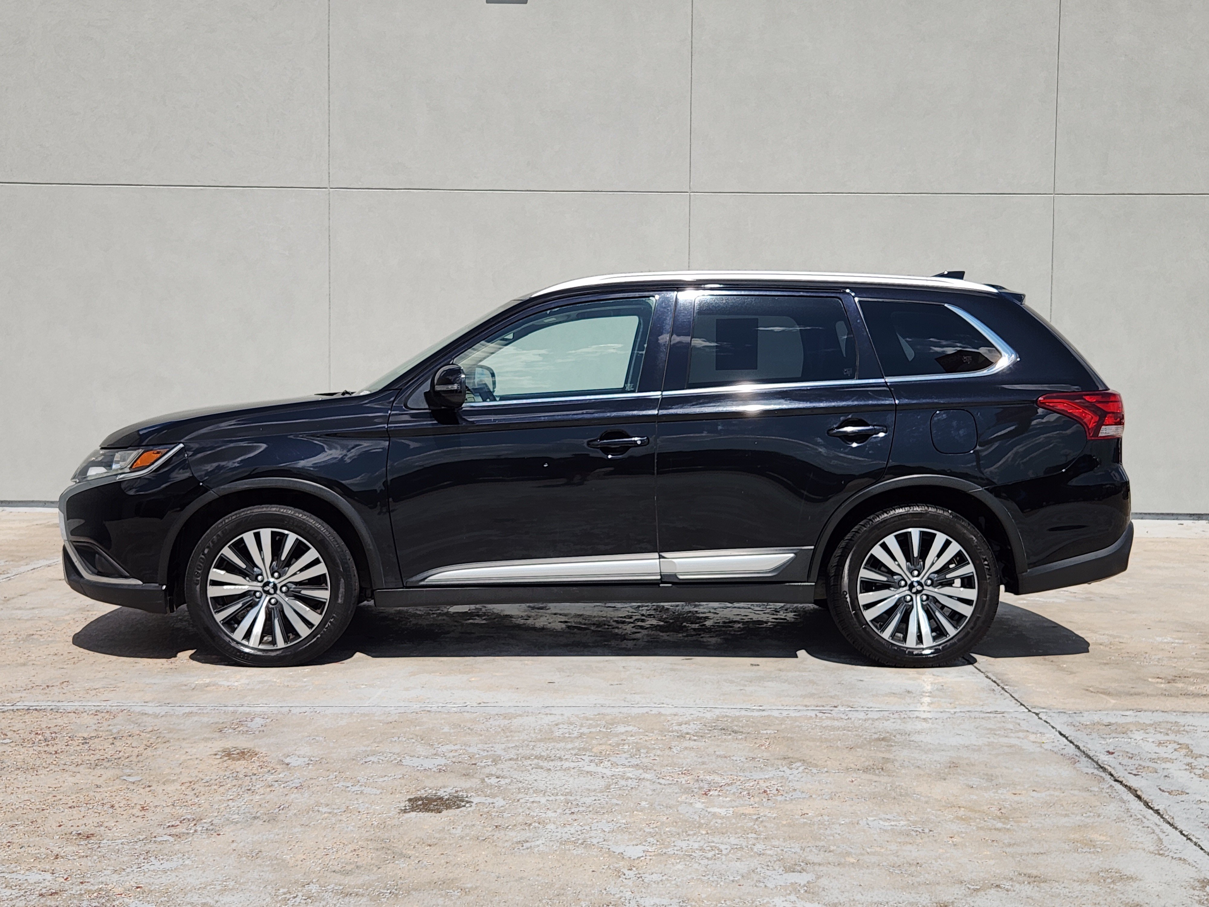 Used 2020 Mitsubishi Outlander SE FWD image 5