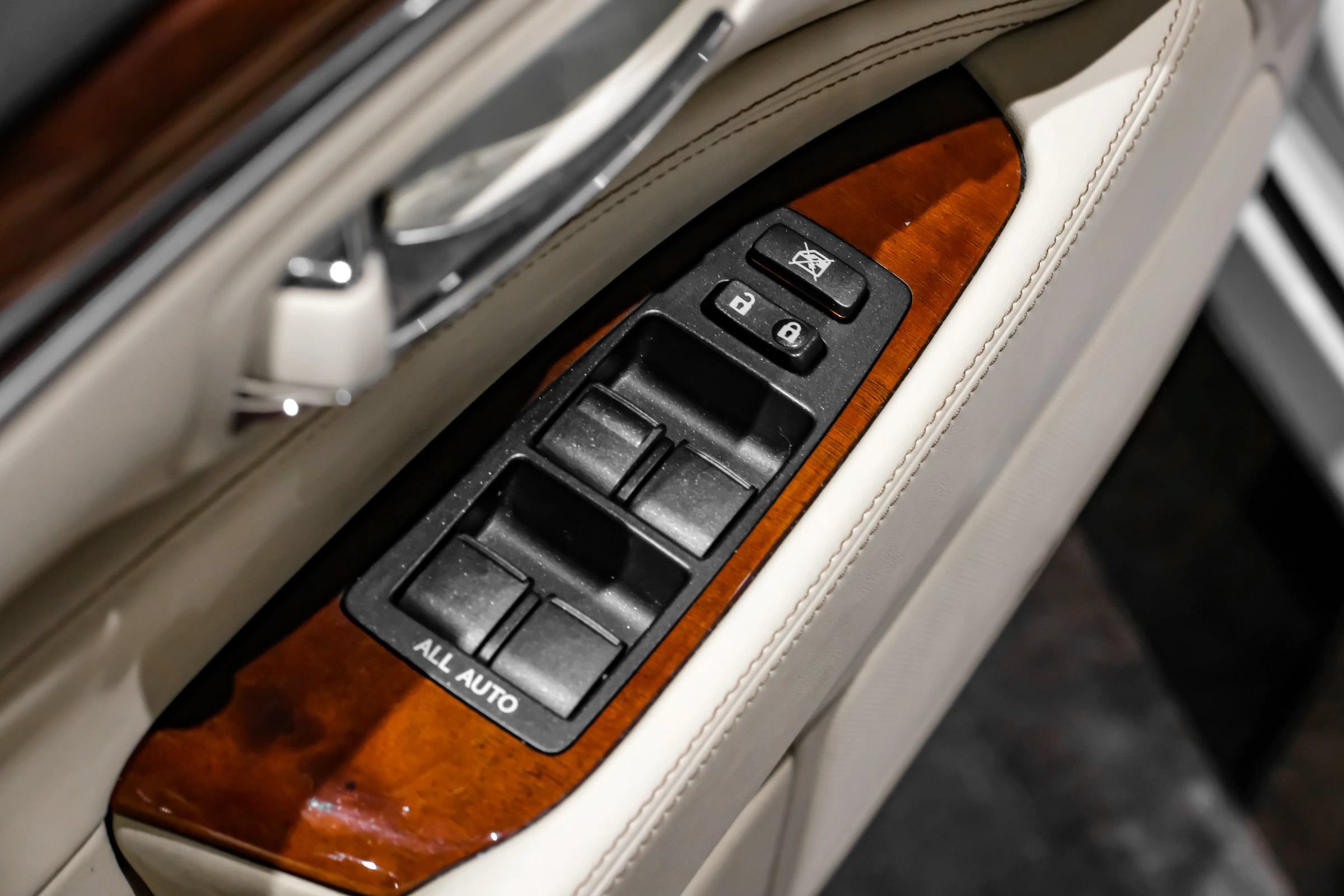 Used 2015 Lexus LS 460 L RWD image 39