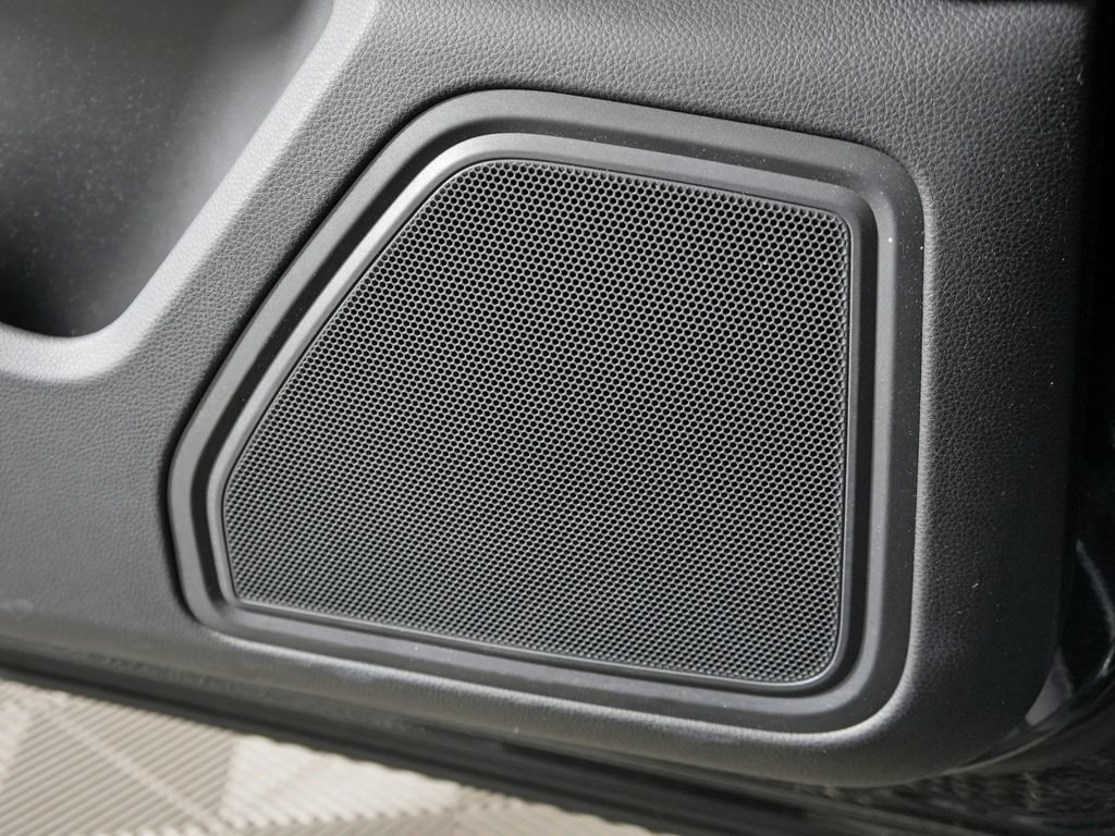 Certified 2023 Porsche Macan Turbo AWD/4WD image 17