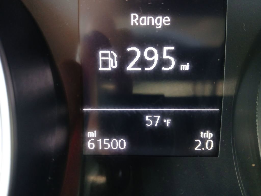 Used 2016 Volkswagen Golf S image 26