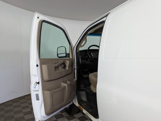 Used 2018 Chevrolet Express 2500 w/ Driver Convenience Package RWD image 11