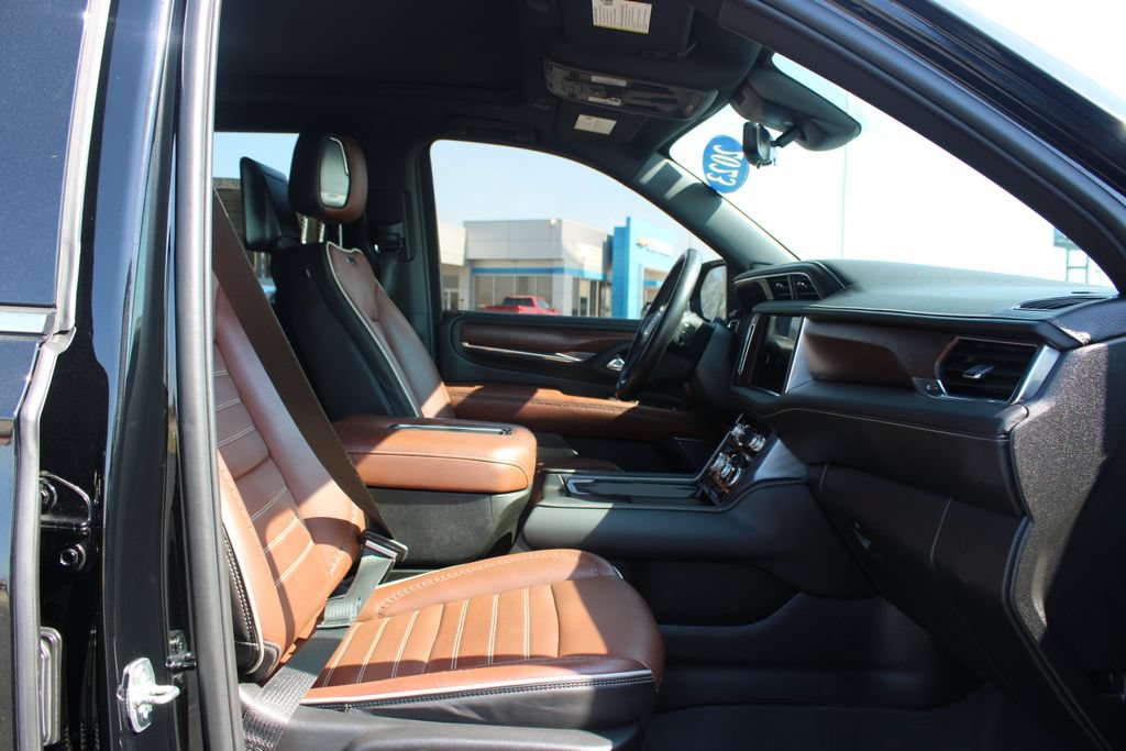 Used 2023 GMC Yukon Denali Ultimate w/ LPO, Floor Liner Package AWD/4WD image 33
