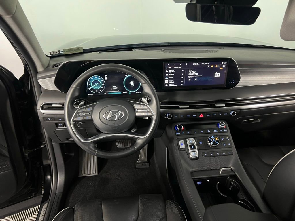 Used 2023 Hyundai Palisade Limited w/ Winter Package image 13