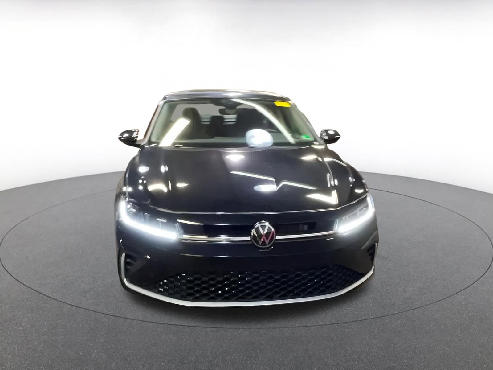 Used 2025 Volkswagen Jetta SE image 4