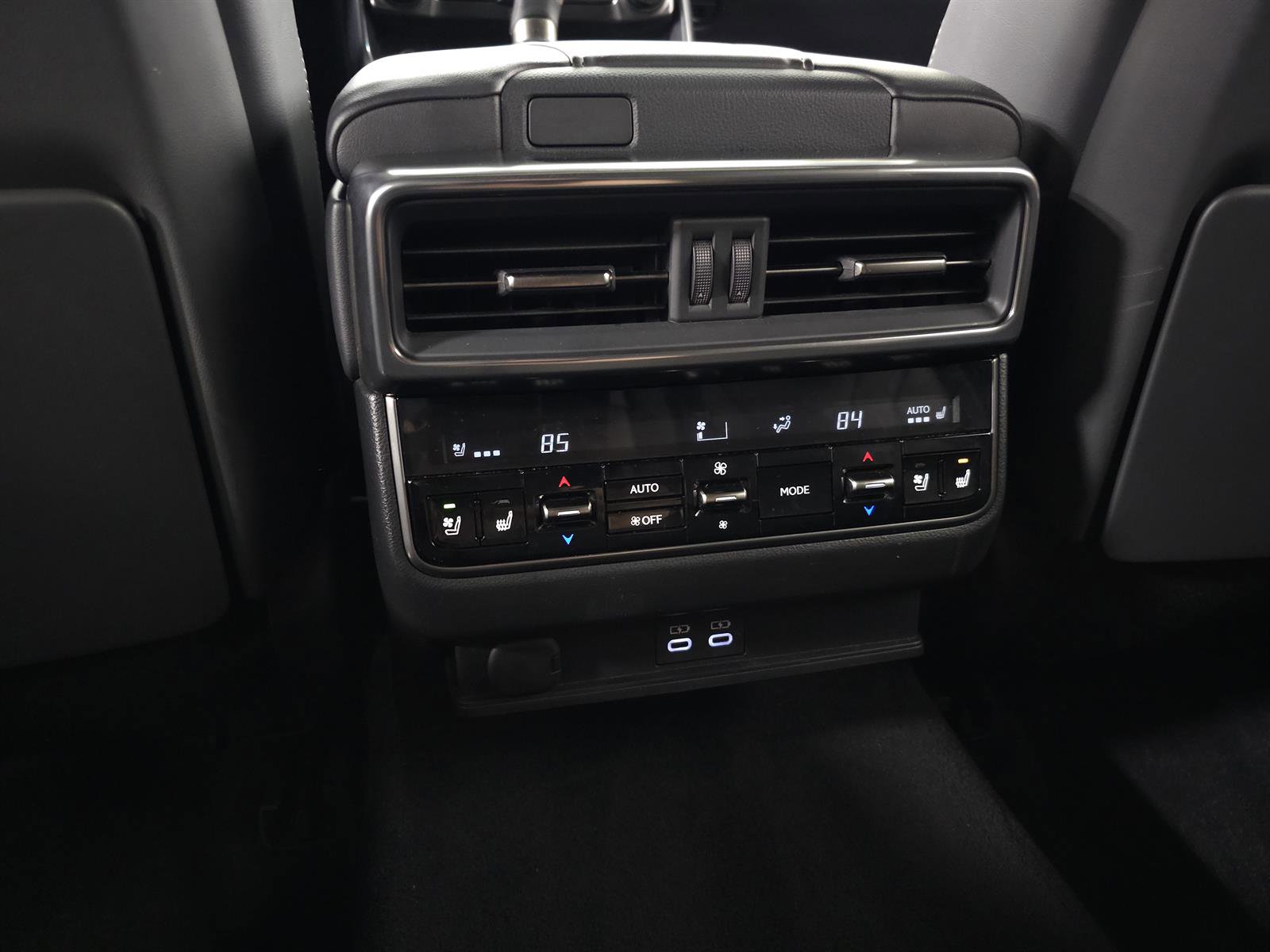 Used 2024 Lexus LX 600 4WD w/ Appearance Package image 38