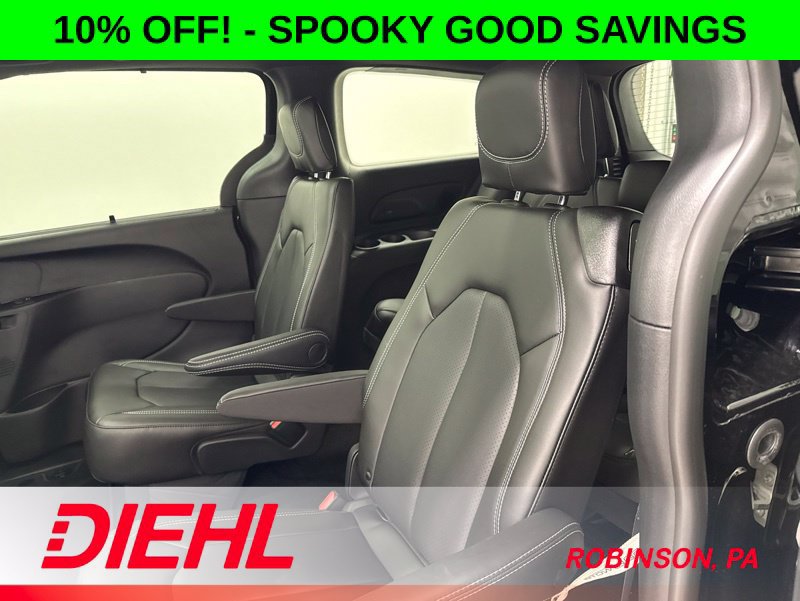 New 2027 Chrysler Pacifica Select w/ Family Tech Group FWD image 21