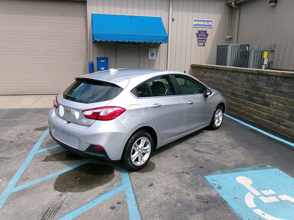 Used 2018 Chevrolet Cruze LT w/ Convenience Package image 5
