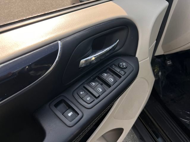 Used 2019 Dodge Grand Caravan SXT FWD image 10