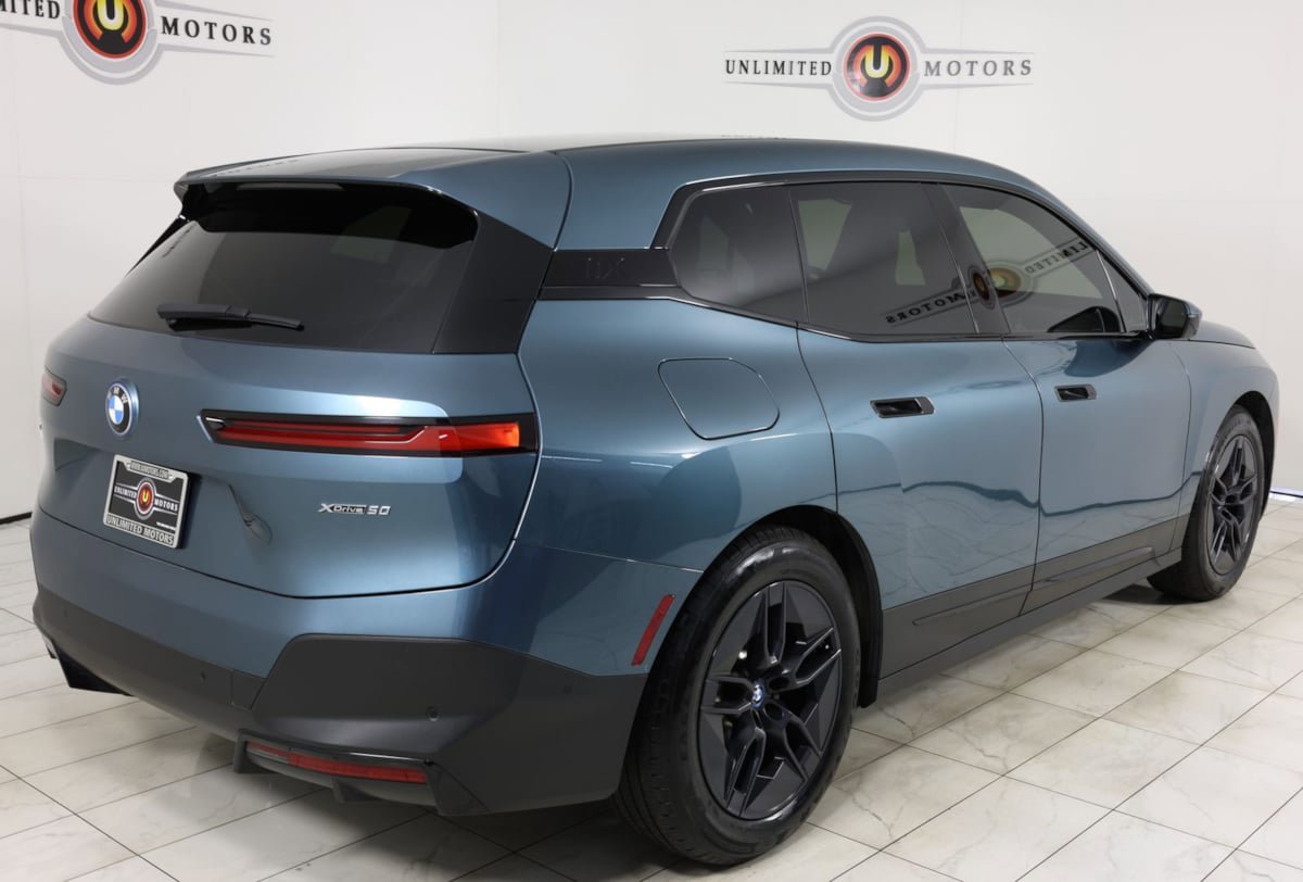 Used 2023 BMW iX xDrive50 w/ Premium Package AWD/4WD image 3