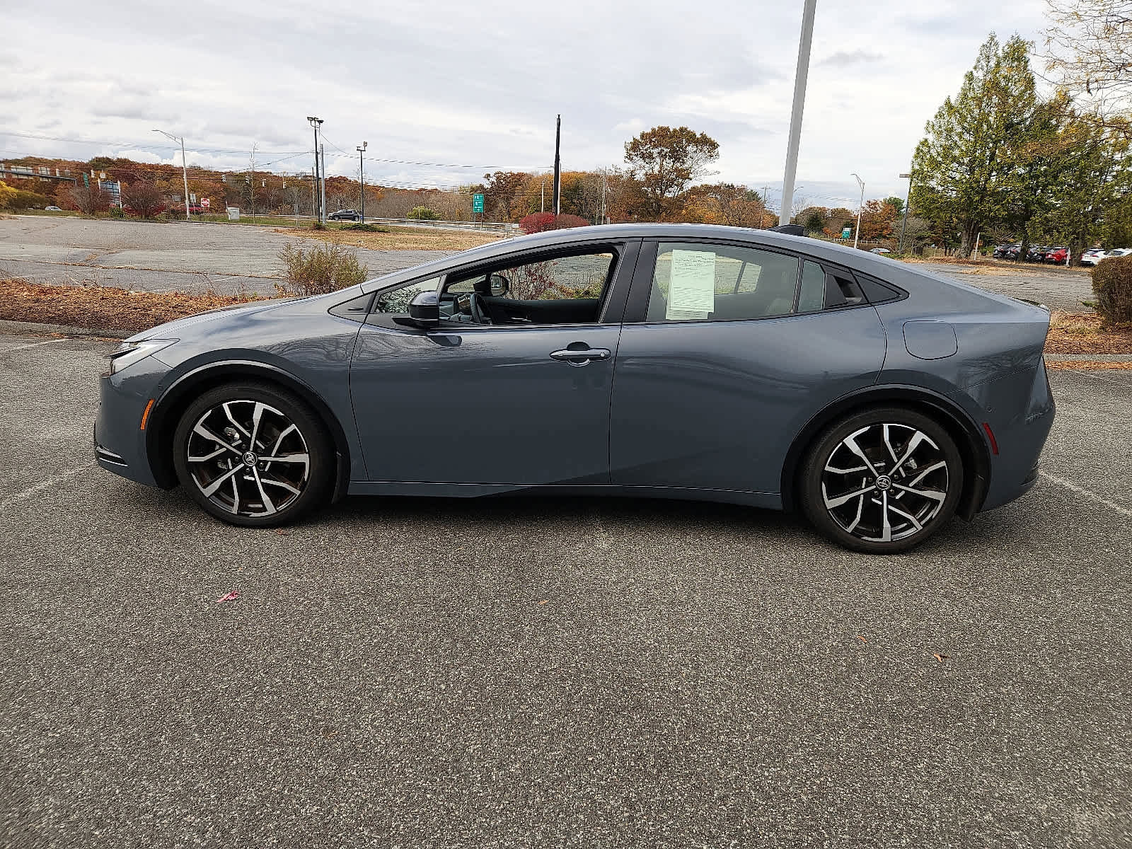 Used 2025 Toyota Prius Plug-In Hybrid image 8