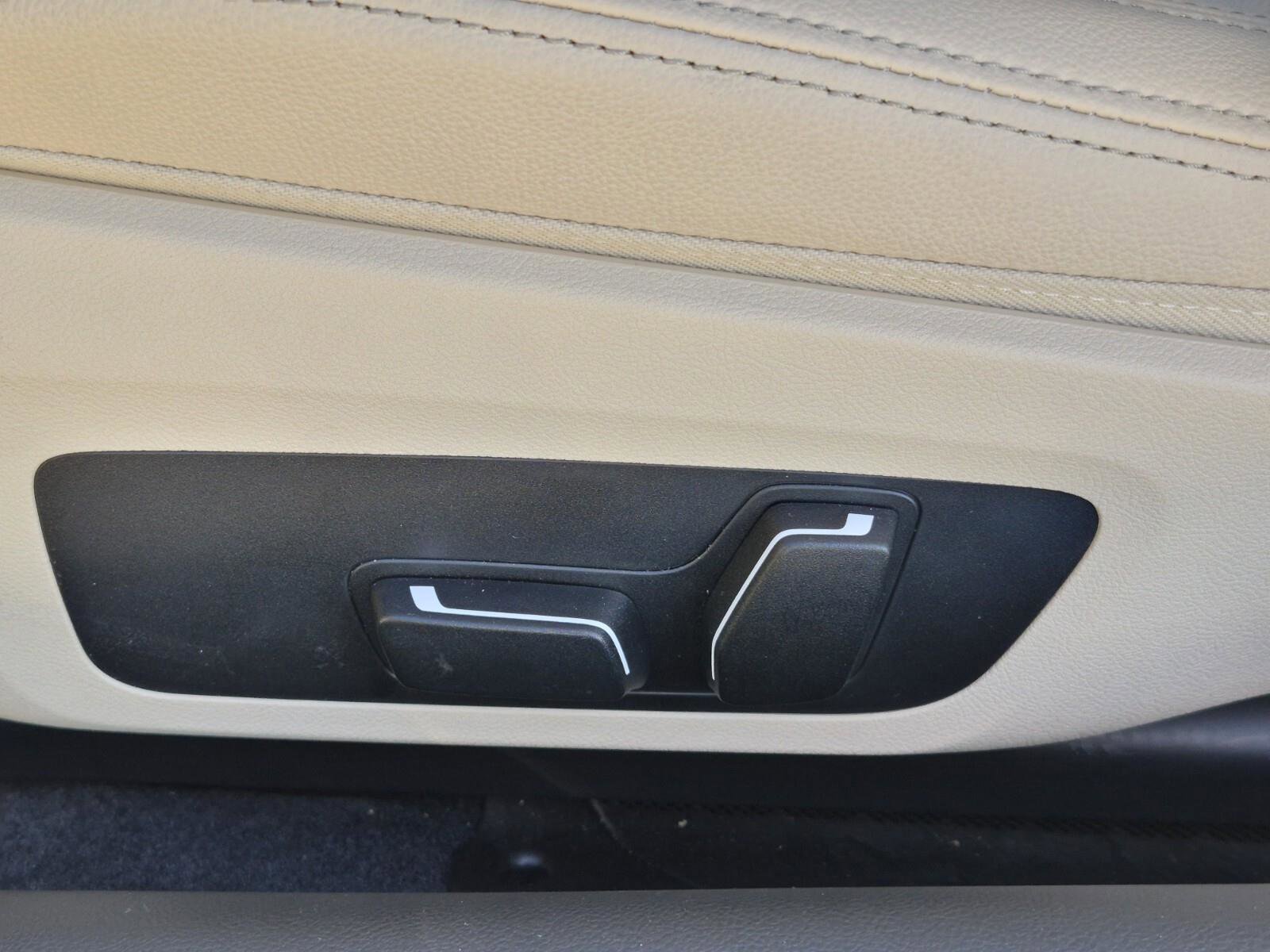 Certified 2025 BMW 230i Coupe w/ Convenience Package RWD image 27