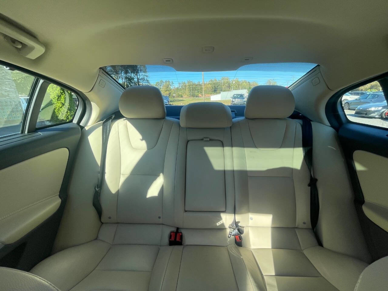 Used 2017 Volvo S60 T5 Inscription image 25