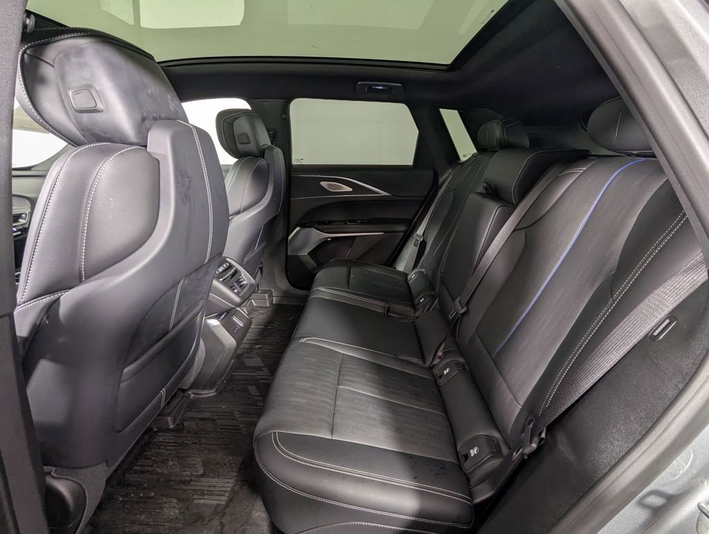 Used 2024 Cadillac Lyriq Luxury w/ LPO, Floor Liner Package image 21