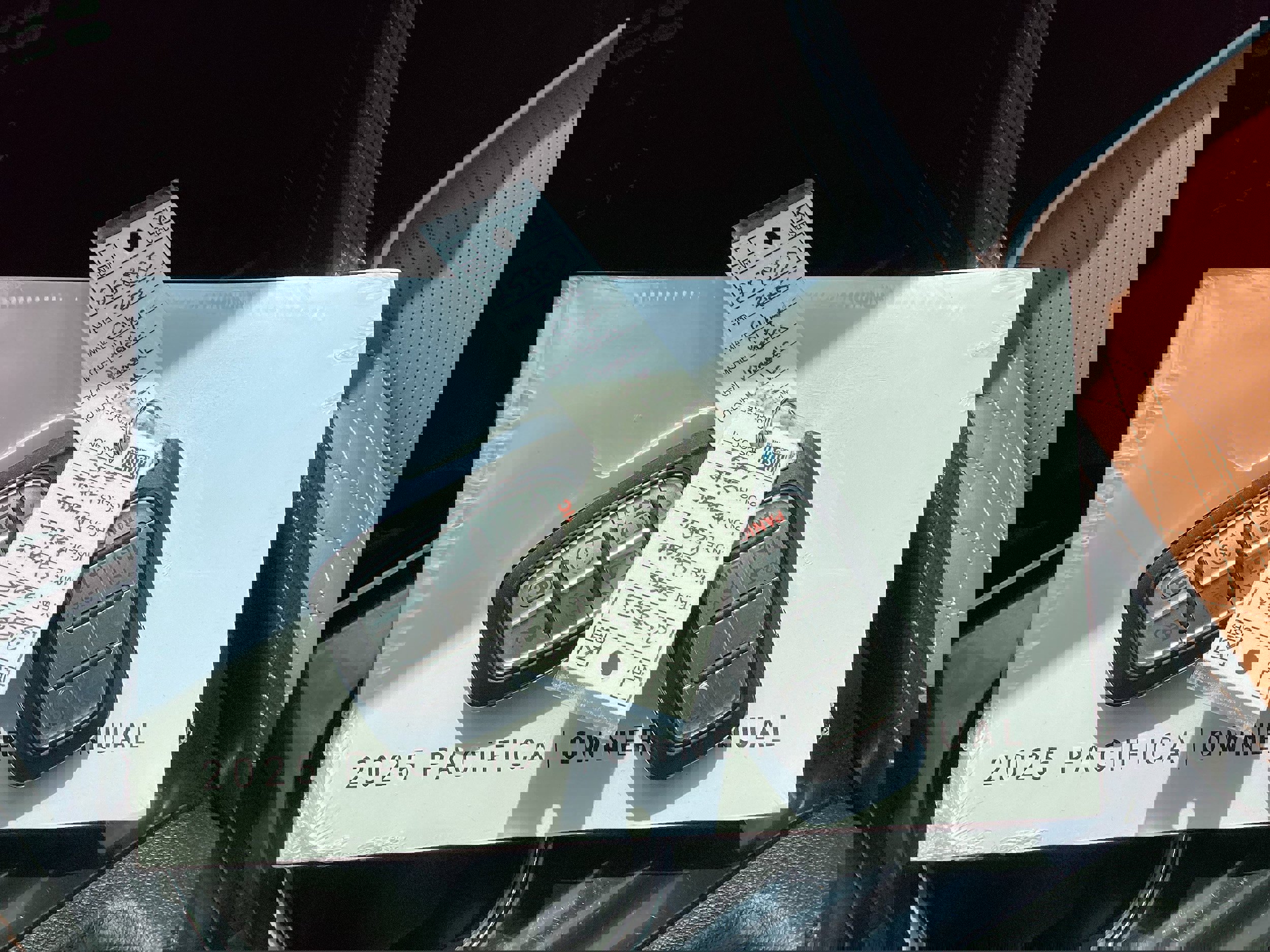 Used 2025 Chrysler Pacifica Pinnacle w/ Trailer Tow Group image 25