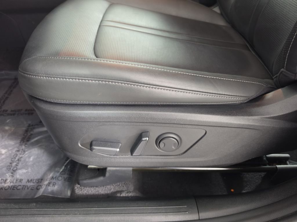 Certified 2025 Kia Sorento S FWD image 9