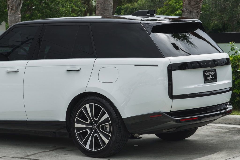 Used 2025 Land Rover Range Rover SE AWD/4WD image 5
