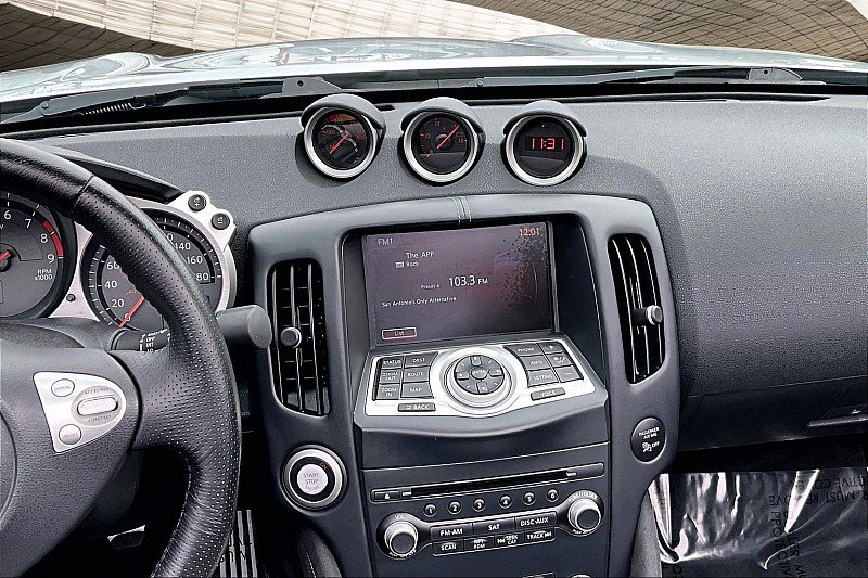Used 2017 Nissan 370Z Touring image 6