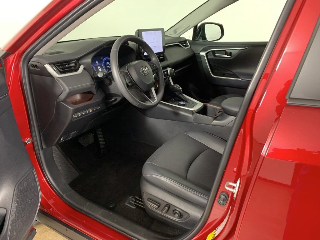 Used 2023 Toyota RAV4 Limited image 34