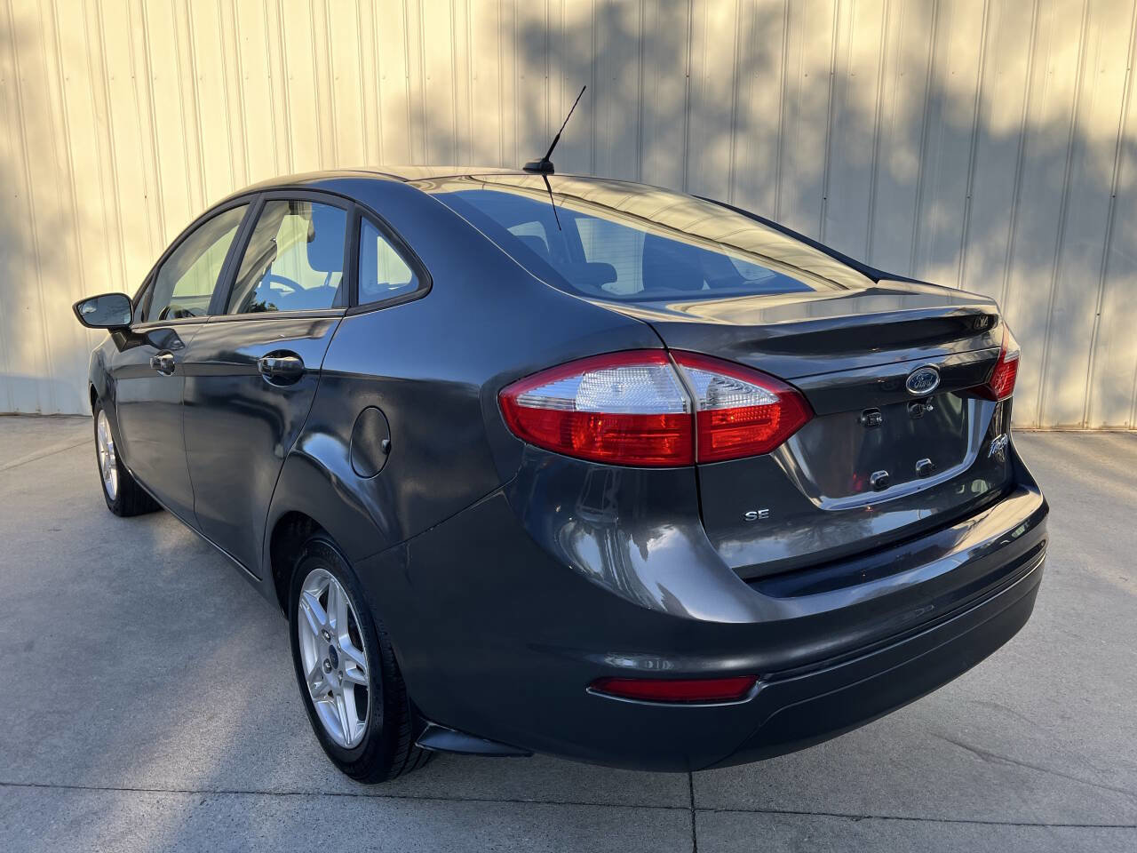 Used 2018 Ford Fiesta SE FWD image 5