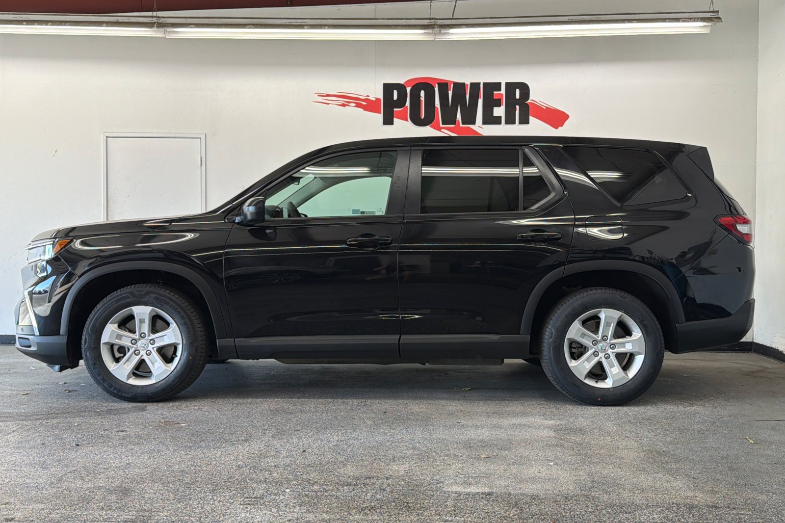 Used 2023 Honda Pilot LX image 6