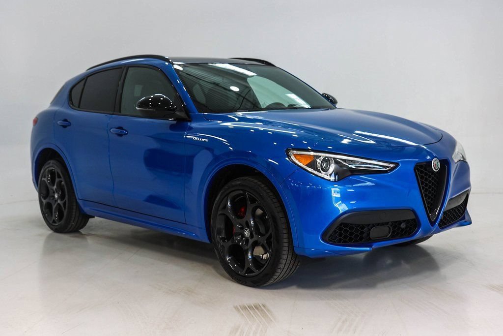 Used 2023 Alfa Romeo Stelvio Veloce AWD/4WD image 28