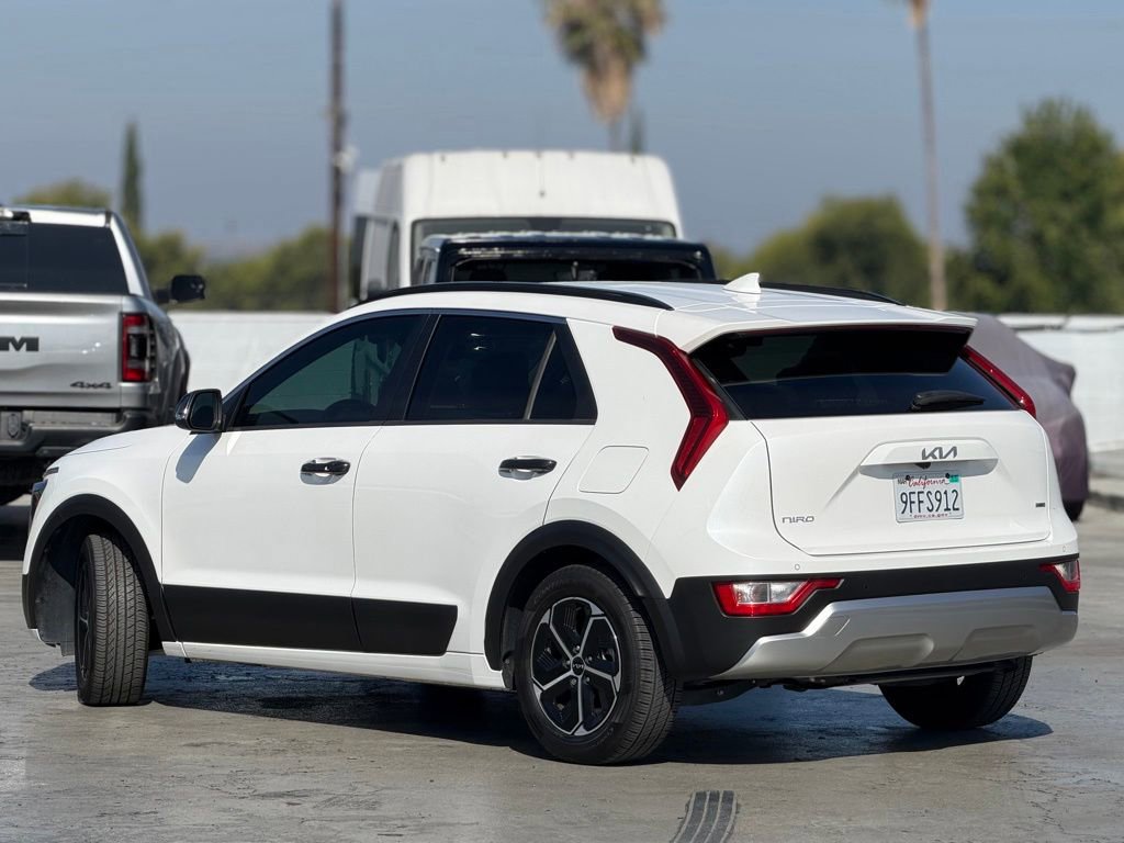 Used 2023 Kia Niro EX FWD image 2