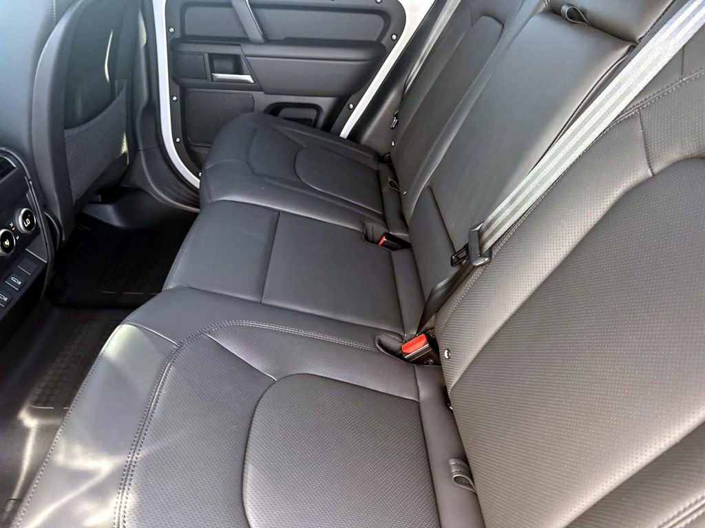 New 2026 Land Rover Defender 110 X-Dynamic SE image 12