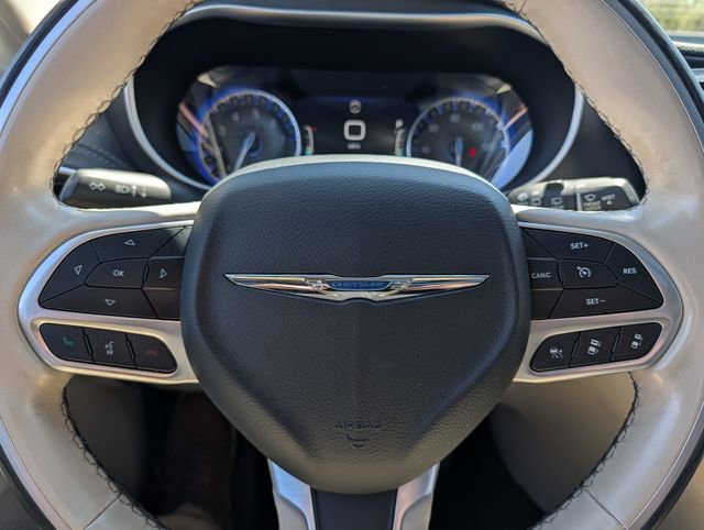 Used 2020 Chrysler Pacifica Limited w/ Advanced Safetytec Group FWD image 26