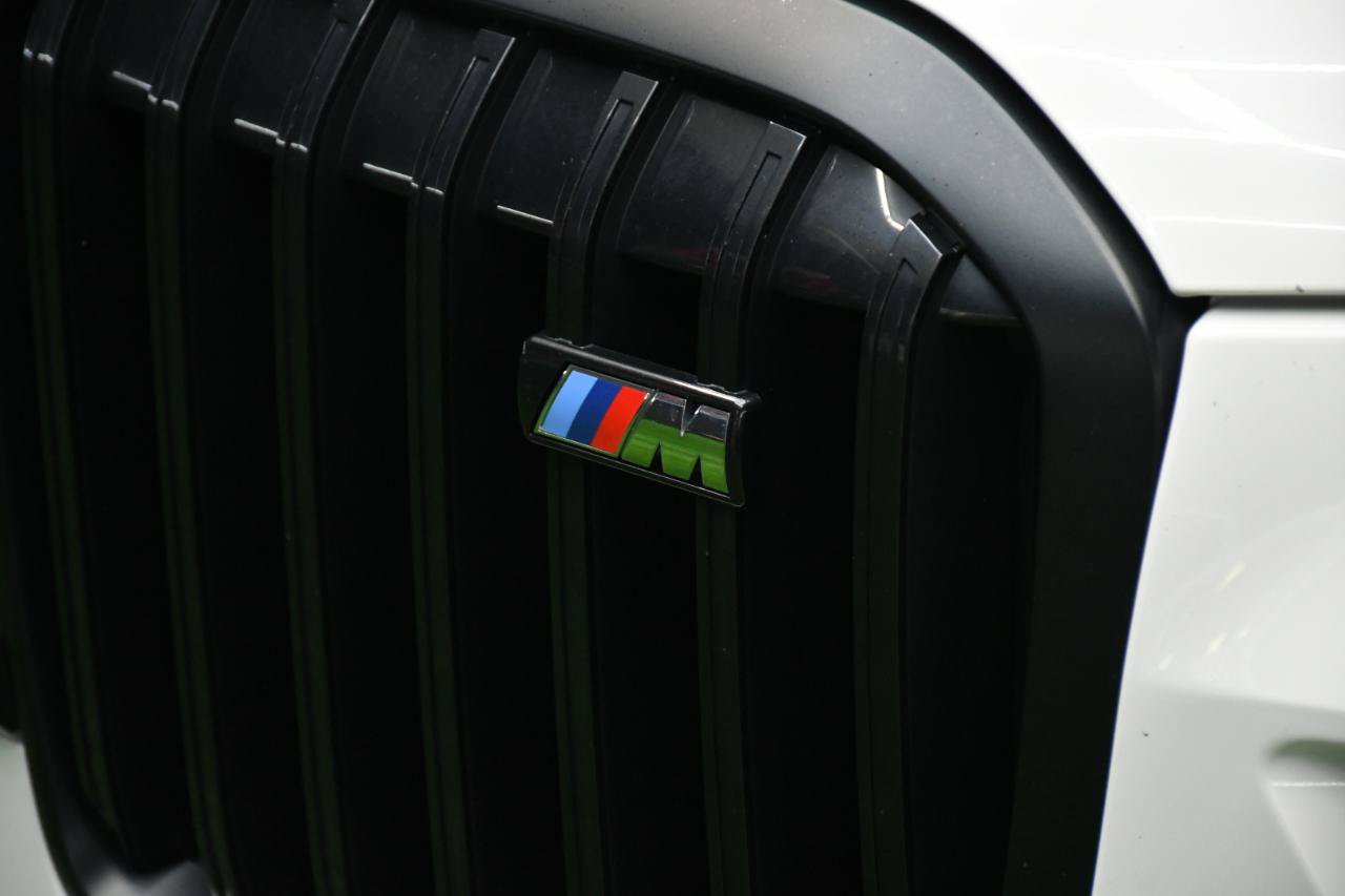 Used 2023 BMW X7 M60i AWD/4WD image 9