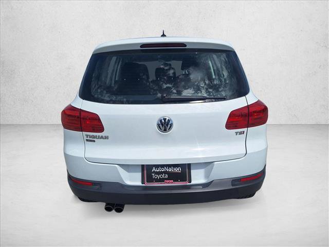 Used 2017 Volkswagen Tiguan Limited w/ Alloy Wheels Package FWD image 6