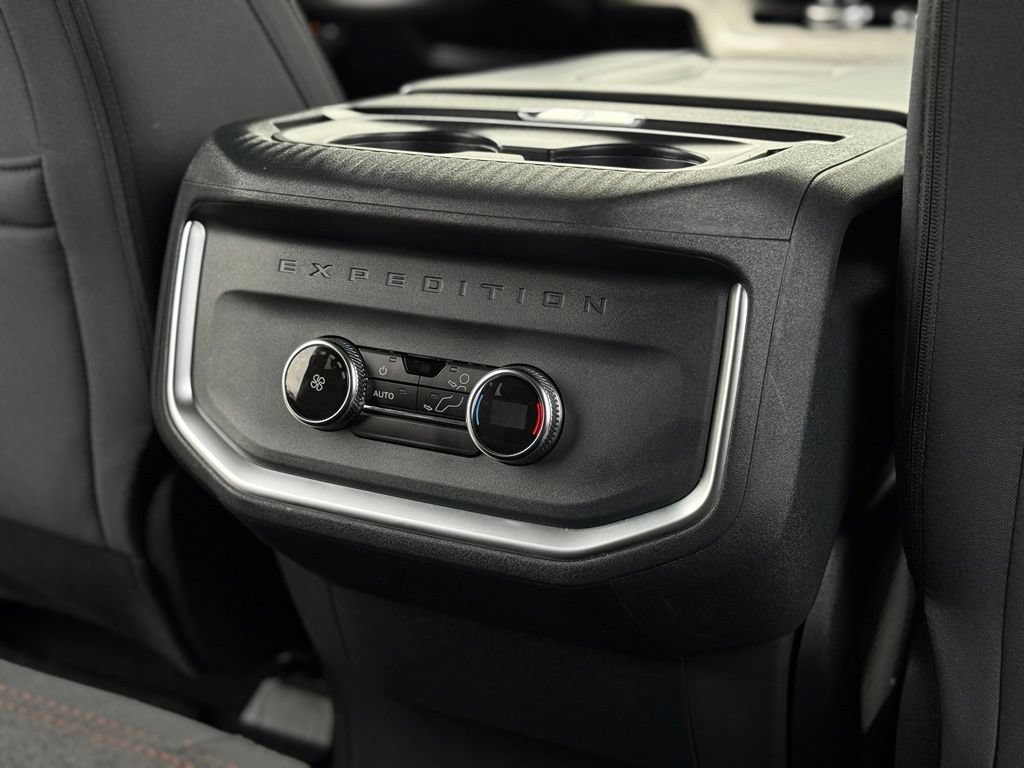 Used 2025 Ford Expedition Active AWD/4WD image 21