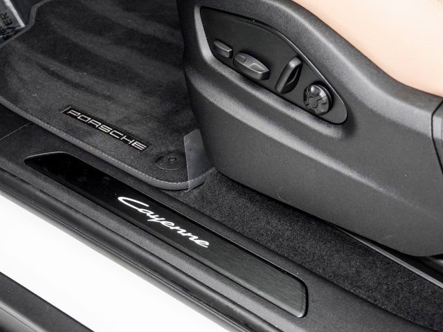 Certified 2025 Porsche Cayenne image 12