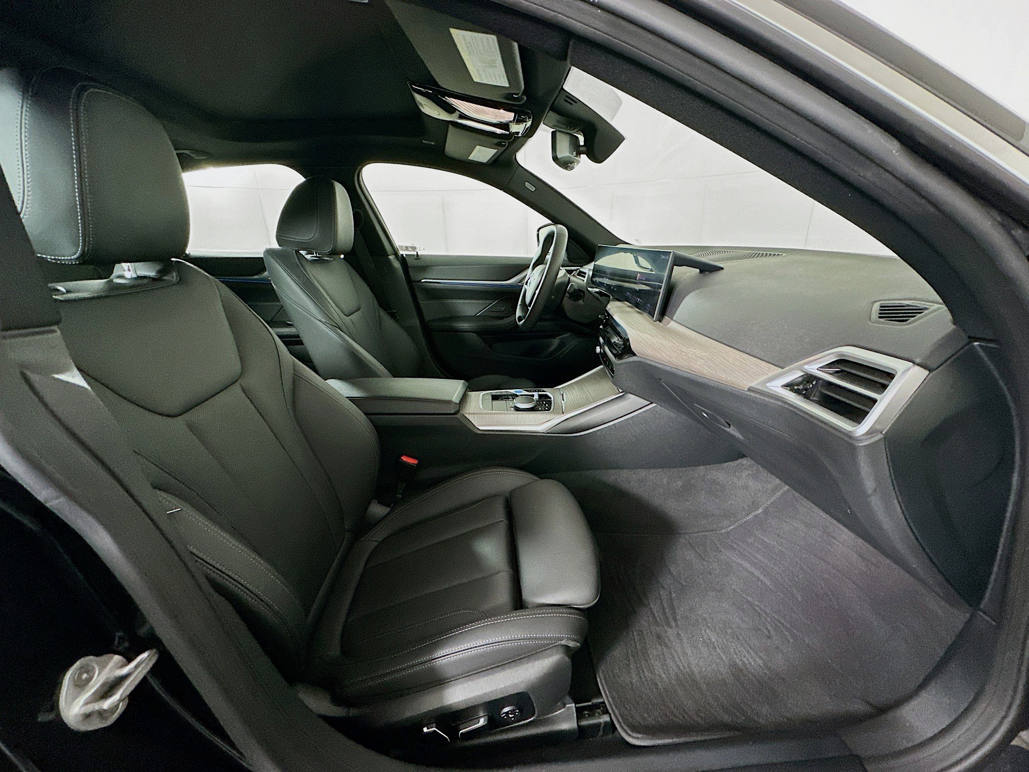 Used 2025 BMW i4 eDrive40 image 33