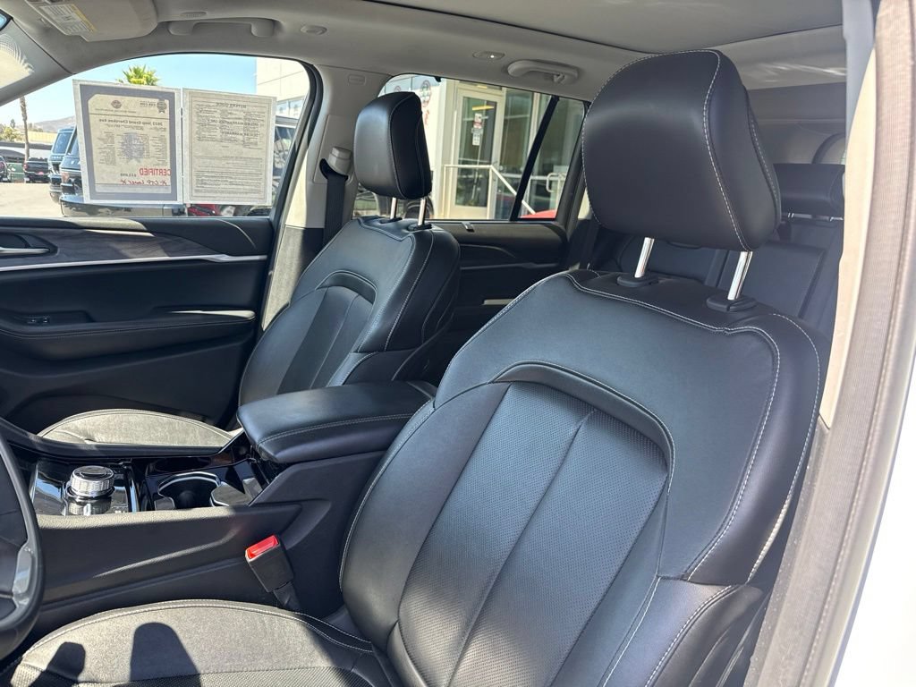 Used 2022 Jeep Grand Cherokee Limited 4xe w/ Luxury Tech Group II AWD/4WD image 18